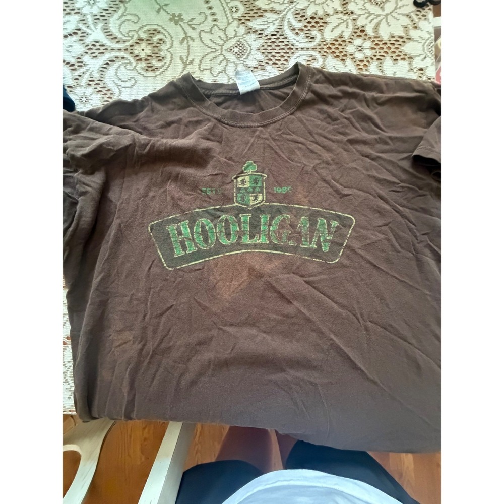 Gildan Heavy Cotton Hooligan Graphic T-Shirt Mens XL Brown Distressed Tee